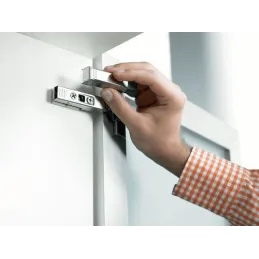 Adaptateur BLUMOTION avec amortissement pour charnières à encastrer