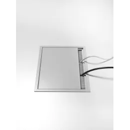 Prise escamotable avec passe-câbles VERSAFLAP 3x230V / Aluminium