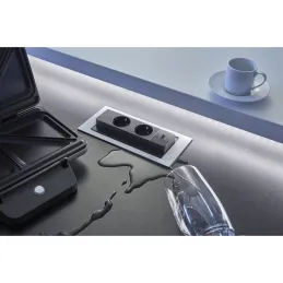 Prise électrique escamotable EVOline BackFlip FRENCH + recharge USB 1x / Imitation inox