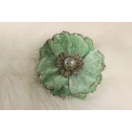Fleur décorative sur pince MAGNOLIA 140 mm / Velours vert