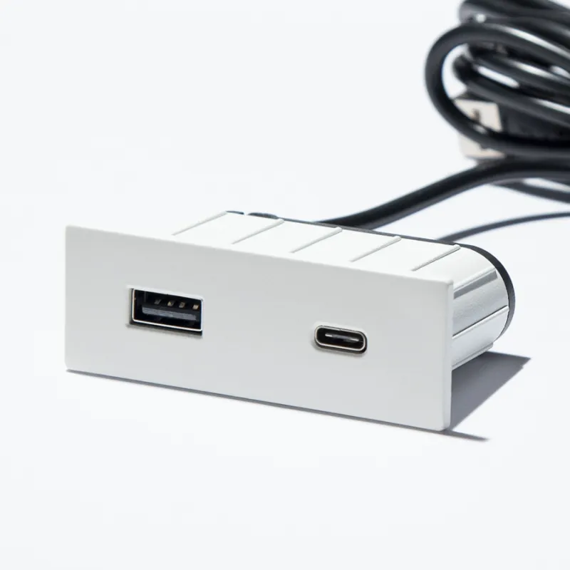 Prise électrique avec chargeur USB Square A+C / Blanc mat