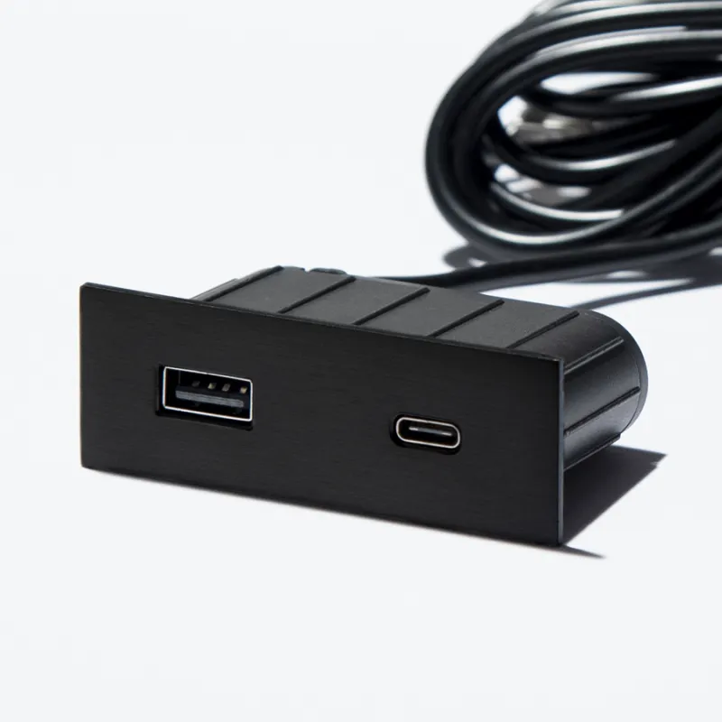 Prise électrique avec chargeur USB Square A+C / Noir mat