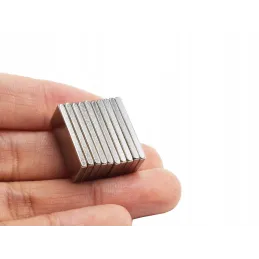 Lot de 10 aimants muraux haute résistance QUADRA / Chrome