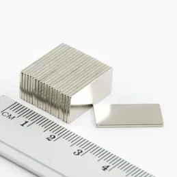 Lot de 10 aimants muraux haute résistance QUADRA / Chrome