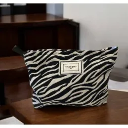 Trousse de maquillage ZEBRA / Blanc-noir