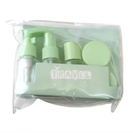 Kit de voyage composé de contenants et de flacons pour cosmétiques HOLIDAY / Vert