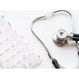 Organiseur et distributeur de médicaments exclusif PREVENT / Transparent