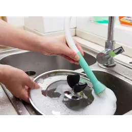 Embout de lavage pour robinet avec brosse / Coloré