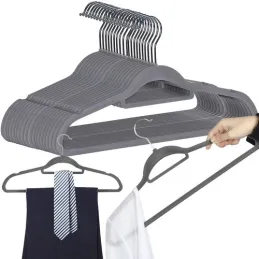 Lot de 20 cintres à épaules / Gris