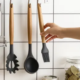 Set de 11 ustensiles de cuisine / Noir – bois naturel