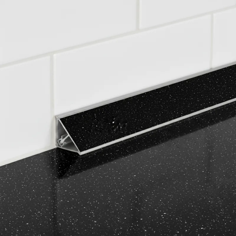 Profilé d’étanchéité KRONOSPAN K218 GG / Andromeda noir brillant