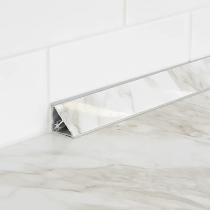 Profilé d’étanchéité KRONOSPAN VENATO brillant / K023 SQ