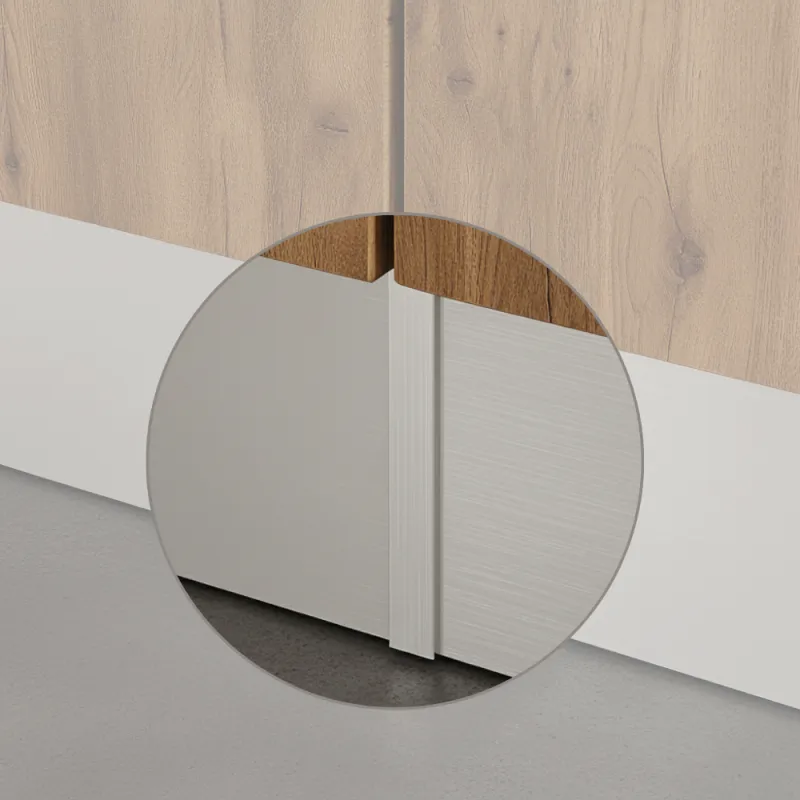 Raccord linéaire pour plinthe de cuisine en plastique / Aluminium brossé