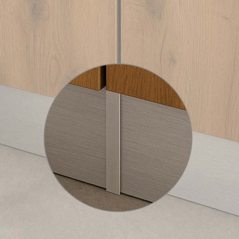 Raccord linéaire pour plinthe de cuisine en plastique / Inox brossé