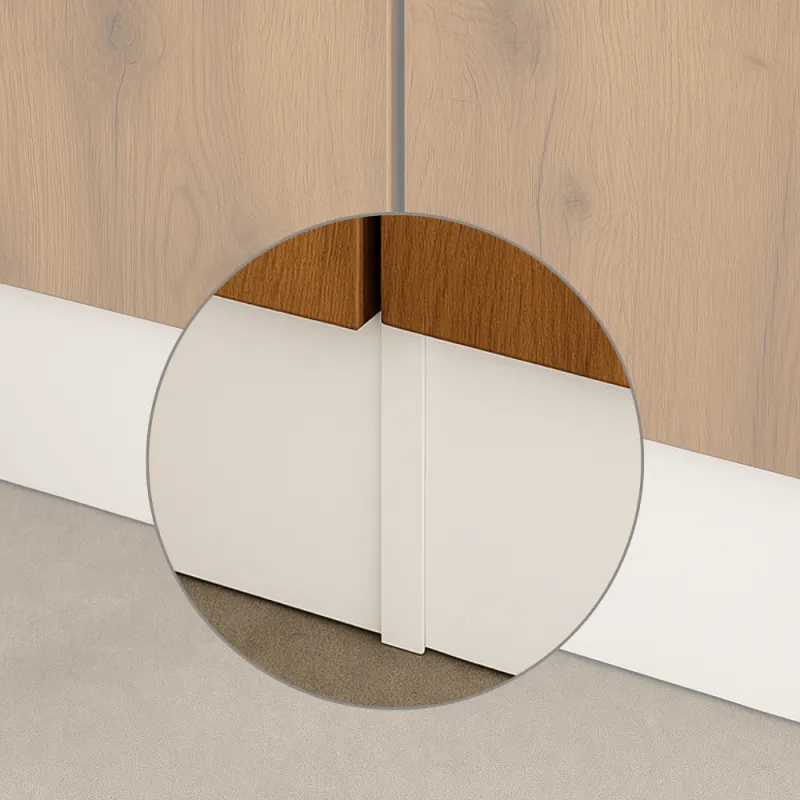 Raccord linéaire pour plinthe de cuisine en plastique / Blanc