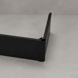 Raccord d’angle pour plinthe de cuisine en plastique / Noir