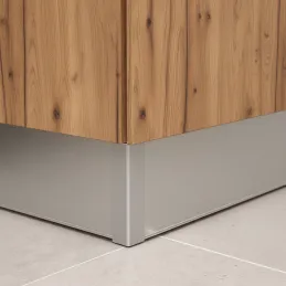 Raccord d’angle à 90° pour plinthe de cuisine / Aluminium brossé