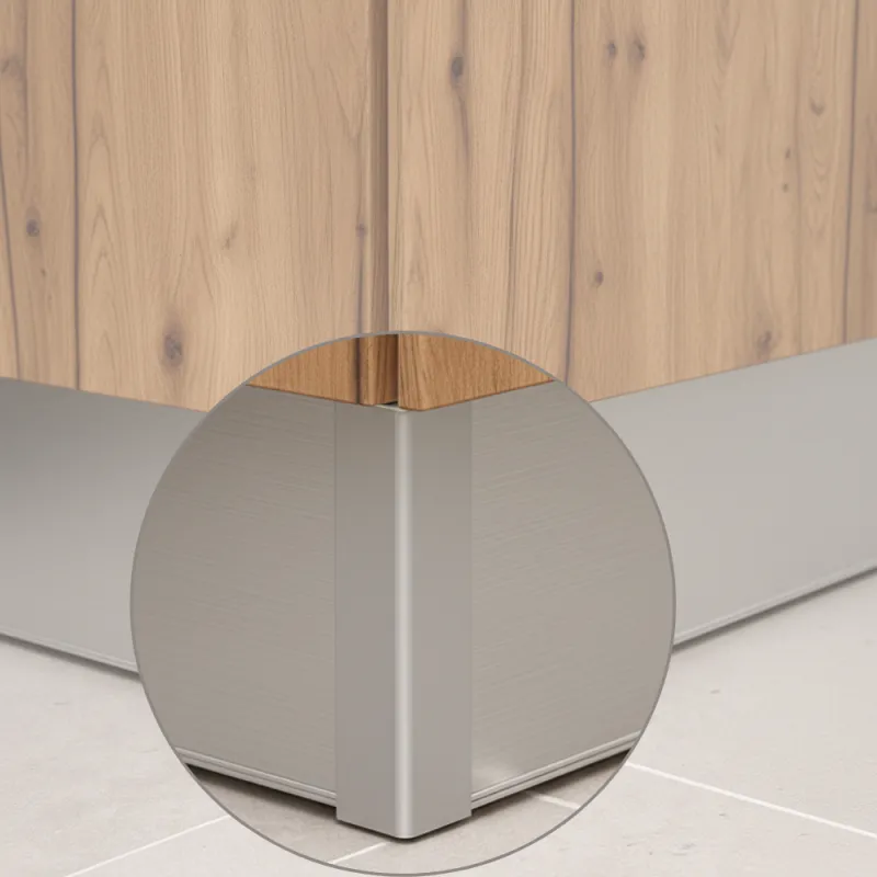 Raccord d’angle à 90° pour plinthe de cuisine / Aluminium brossé
