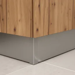Raccord d’angle à 90° pour plinthe de cuisine / Inox brossé
