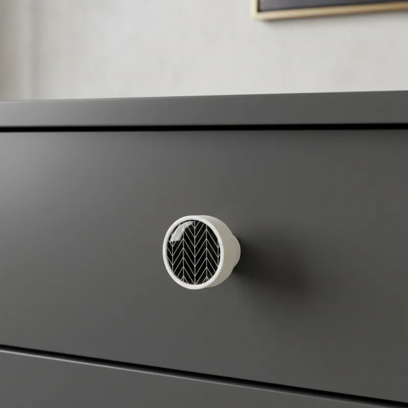 Bouton de meuble en bois ARSIA / Blanc – motif sapin noir