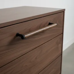 Poignée de meuble en bois SOHO / Noyer verni – noir mat