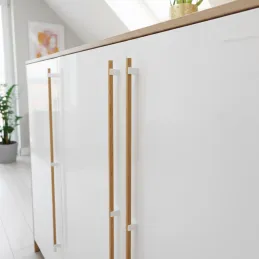 Poignée en bois LEO / Blanc – hêtre naturel