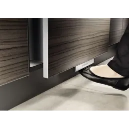 Ouverture de la poubelle au pied BLANCO MOVEX