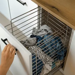 Panier à linge coulissant avec amortissement et fixation sur la porte ORTA / Chrome brillant