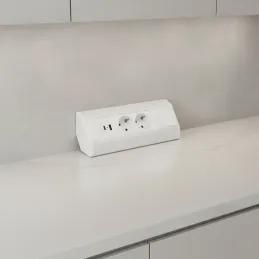 Bloc multiprise encastrable CORNER SCHUKO 2× 230 V + USB A-C / Blanc mat