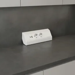 Bloc multiprise encastrable CORNER SCHUKO 2× 230 V + USB A-C / Blanc mat