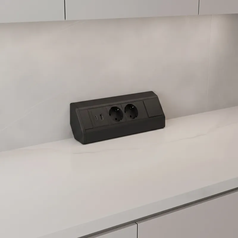 Bloc multiprise encastrable CORNER SCHUKO 2× 230 V + USB A-C / Noir mat