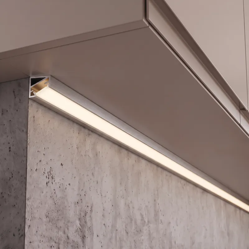 Profilé d’angle en aluminium ZARIA pour éclairage LED avec diffuseur opale / Aluminium