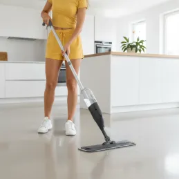 Balai à franges universel avec pulvérisateur d’eau CLEANY 300 ml