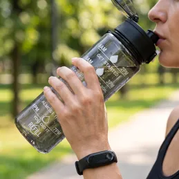 Bouteille d'eau de sport FIT ONE 750 ml / Noir
