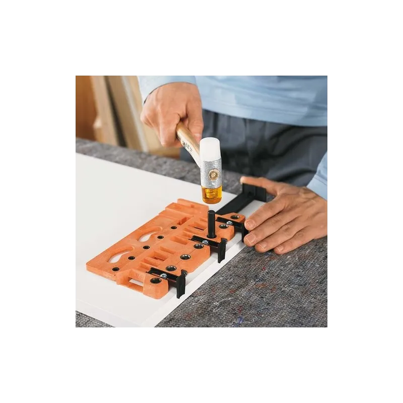 Gabarit de perçage universel pour façades, supports de barres de toit et dos BLUM